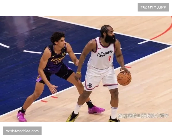 哈登本赛季场均25分8助攻 却再度遭全明星冷落引发争议